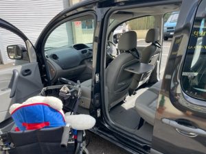 2010 Renault Kangoo Auto 1.6cc Front passenger seat Milford person lift fitted.