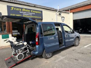 Privacy glass to rear